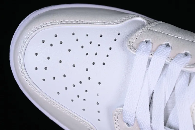 All categories Air Jordan Jordan series basketball shoes Air Jordan 1 Low Z version Air Jordan 1 Low "White and Black" AJ1 Joe 1 white and black color matching low-top cultural casual sneakers 553558-132
